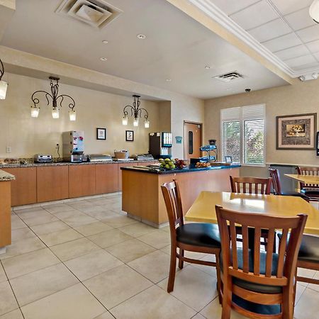 The Inn At Charles Town / Hollywood Casino Extérieur photo
